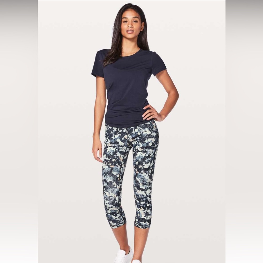 Lulu Lemon Wunder Under Crops High Rise 21 Inch Inseam